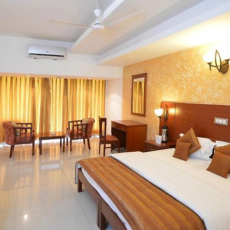 Hotel Raj Hans, Faridabad Exterior photo