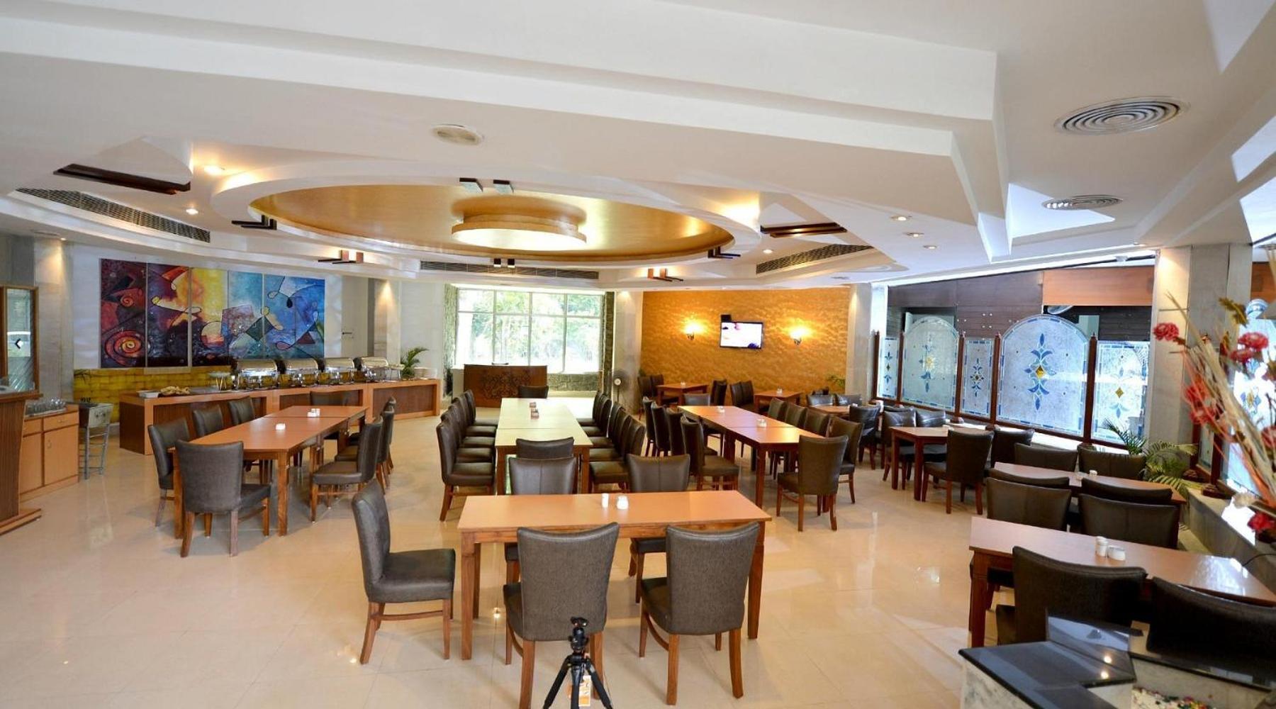 Hotel Raj Hans, Faridabad Exterior photo