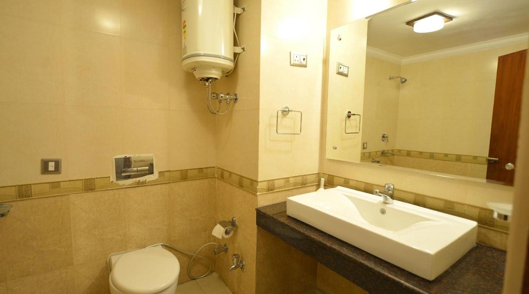 Hotel Raj Hans, Faridabad Exterior photo